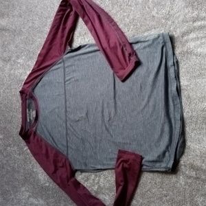 American Eagle 360° Extreme Flex raglan burgundy and gray